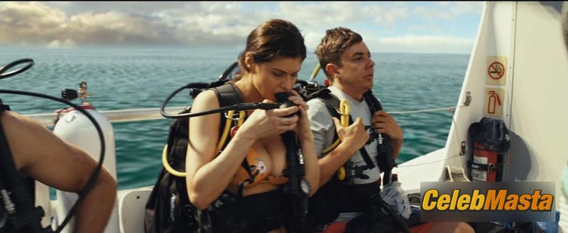 Alexandra Daddario Scene Photos Gallery from Rampage photo 4