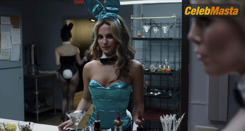 Alicia Vikander Scene Photos Gallery from The Glorias photo 4