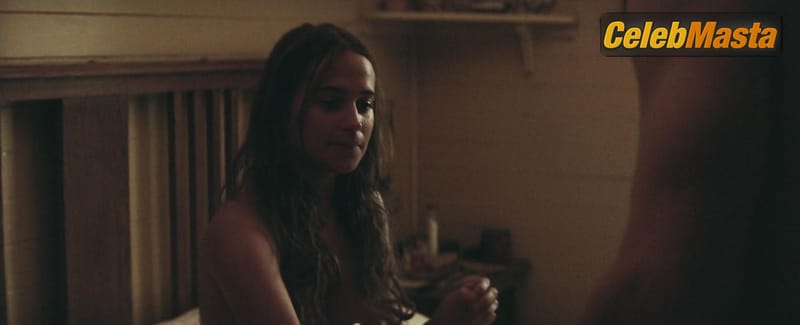 Alicia Vikander Photo Collection from The Light Between Oceans photo 1