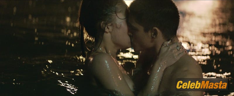 Alicia Vikander Scene Photos Gallery from Son Of A Gun photo 4