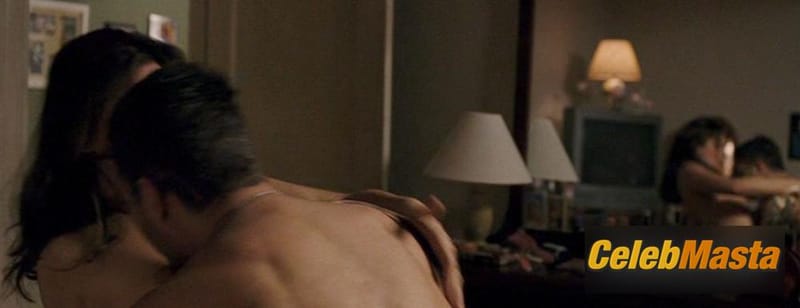 Amanda Peet Photo Set from What Doesn’t Kill You photo 2