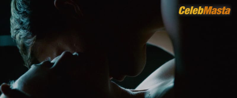 Amanda Seyfried Scene Photos Gallery from Dear John photo 2