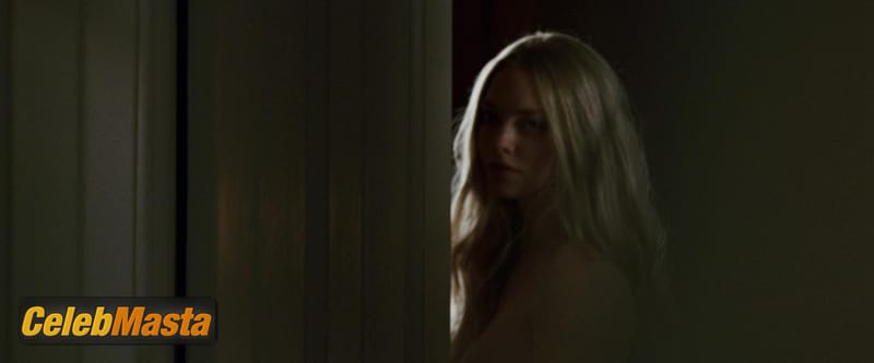 Amanda Seyfried Scene Photos Gallery from Dear John photo 3