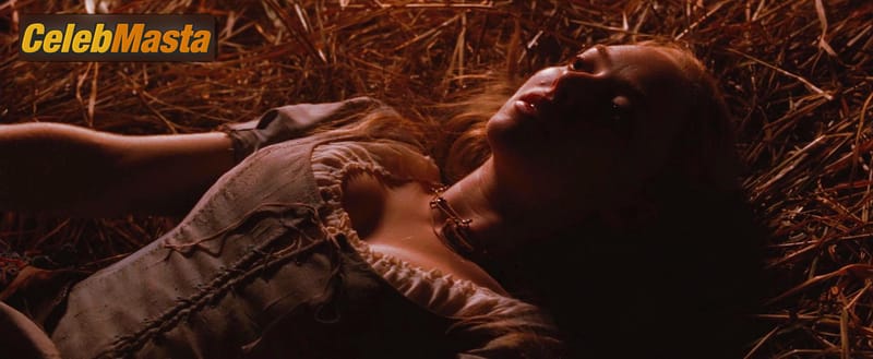 Amanda Seyfried Photo Collection from Red Riding Hood photo 3