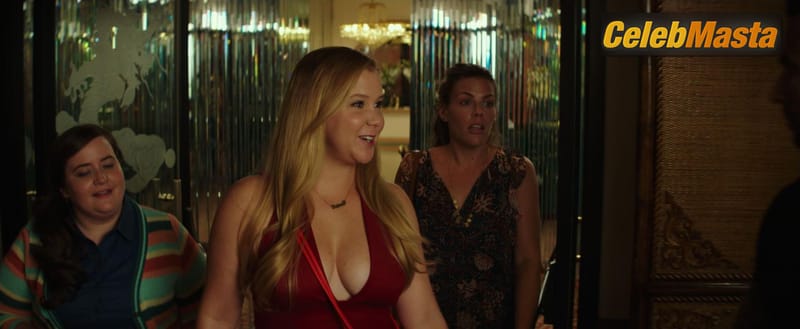 Amy Schumer Photo Gallery from I Feel Pretty photo 2