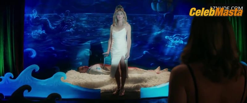 Sarah Michelle Gellar and Madelyn Cline Sexy Scene from I Know What You Did Last Summer