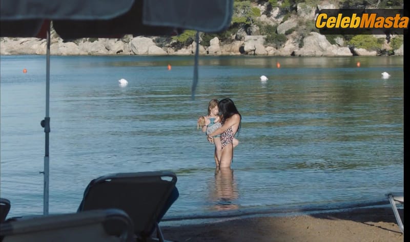 Dakota Johnson's Hot Scene in The Lost Daughter