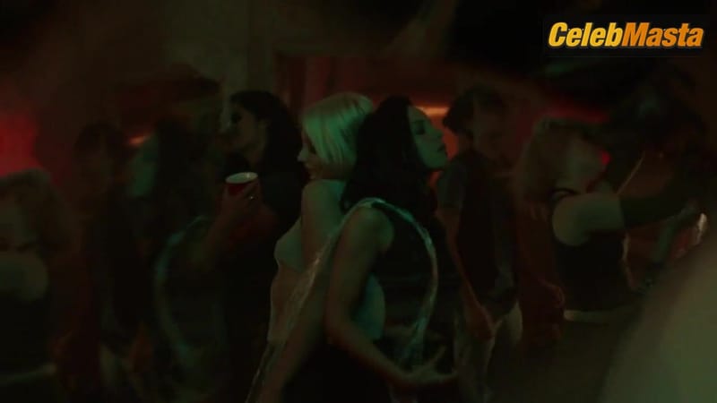 Aubrey Plaza and Vanessa Dubasso's Lesbian Butt Scene in Legion