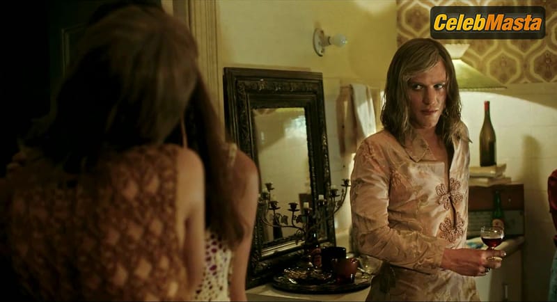 Jena Malone and Roanna Cochrane's Lesbian Scene from Stardust