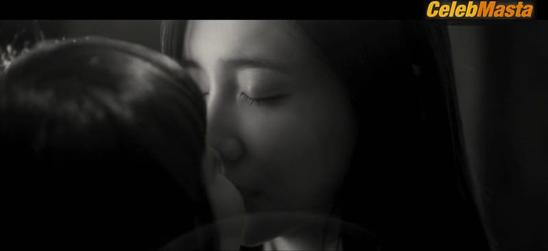 Cho Yeo-jeong and Park Ji-hyun's Lesbian Scene from Hidden Face