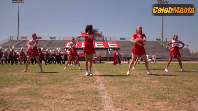 Dianna Agron, Heather Morris and Naya Rivera Hot Scene in Glee