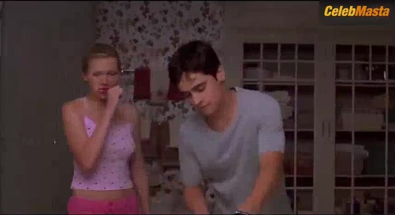 Kirsten Dunst, Clare Kramer and Nicole Bilderback's Racy Scene in Bring It On