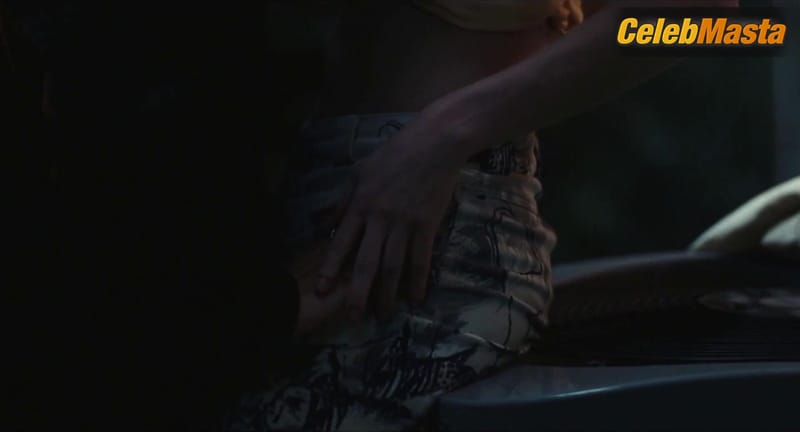 Zendaya and Hunter Schafer's Lesbian Sex Scene in Euphoria