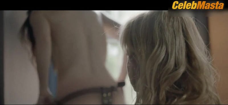 Mena Suvari and Lena Hall's Tits, Lesbian Scene in Becks