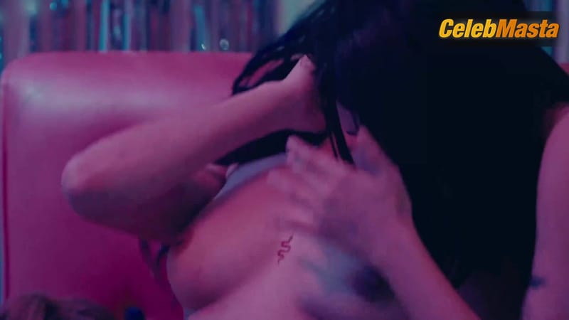 Aliya Raymundo, Divine Villareal and Zel Fernandez Flaunt Boobs in Kalakal Lesbian Scene