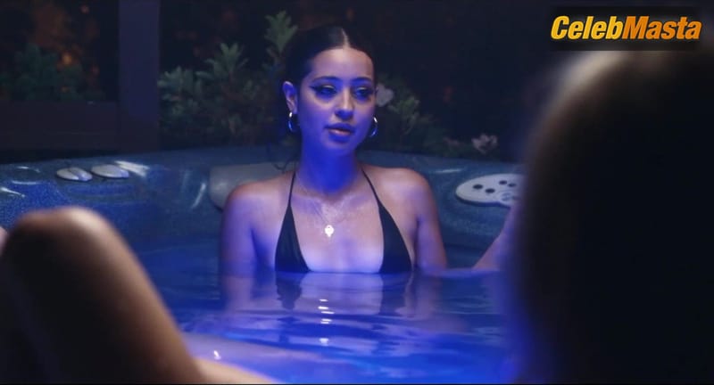 Sydney Sweeney and Alexa Demie's Swimsuit Scene in Euphoria