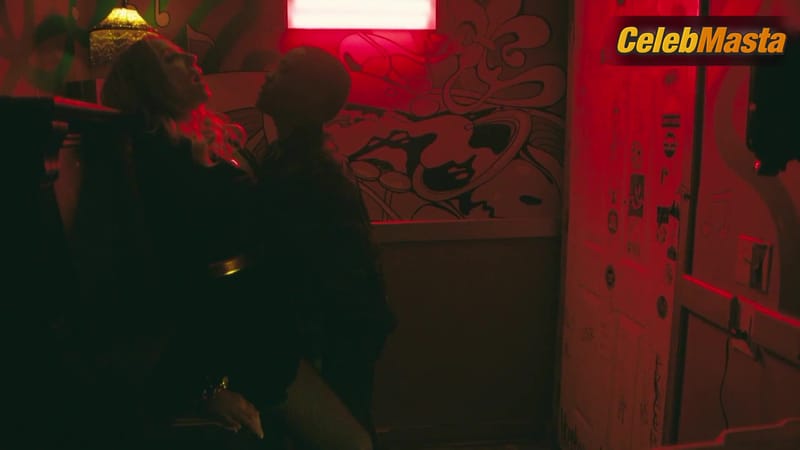 Kim Cattrall Bares CG Lesbian Scene in Queer as Folk
