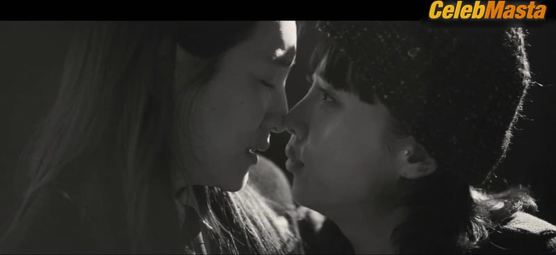 Cho Yeo-jeong and Park Ji-hyun's Lesbian Scene in Hidden Face