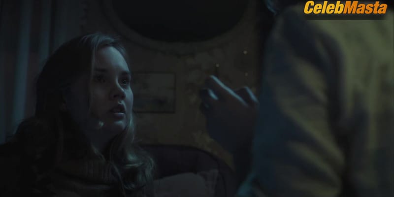 Liana Liberato and Kara Hayward's Lesbian Scene from To The Stars