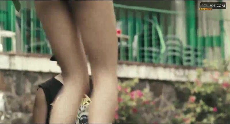 Paulina Davila Shows Boobs in Bikini Scene, Rezeta
