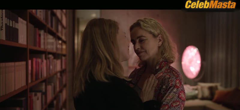 Sarah Major and Pop Lara's Lesbian Scene from Mcbang