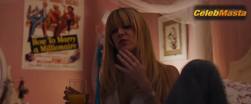 Riley Keough Tits, Swimsuit Scene from Under The Silver Lake