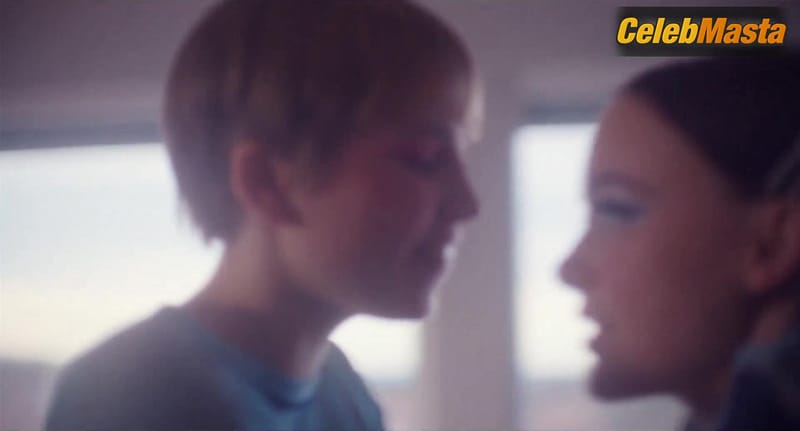 Jocelyne Rashidi, Amalia Holm, Sofia Tjelta, Rikke Jacobsdatter and Thea Sofie Loch Naess's Lesbian Scene in Delete Me