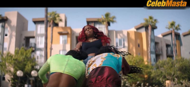 SZA, Keke Palmer and Aziza Scott Sexy Scene from One Of Them Days