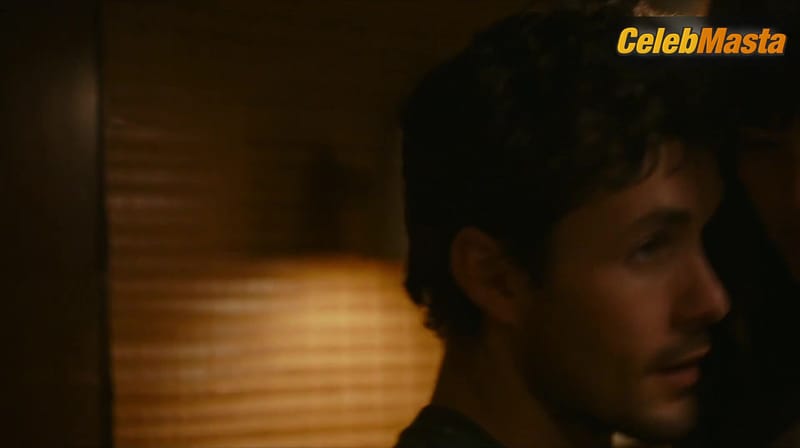 Ruby Cruz and Zoey Deutch Share a Lesbian Scene in The Threesome