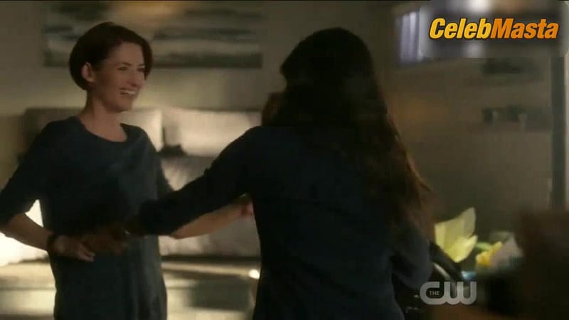 Chyler Leigh and Floriana Lima's Lesbian Scene in Supergirl