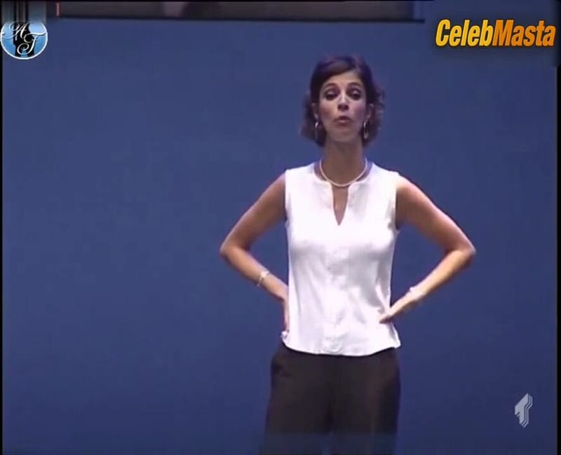 Maribel Verdu's Sexy Scene from Por Amor Al Arte (theater)