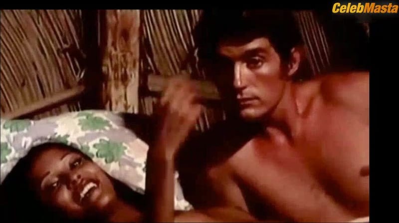 Laura Gemser Shows Butt, Breasts Scene in Amore Libero
