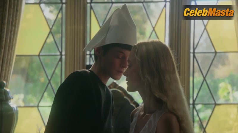 Maika Monroe and Emma Corrin's Lesbian Scene from 100 Nights of Hero