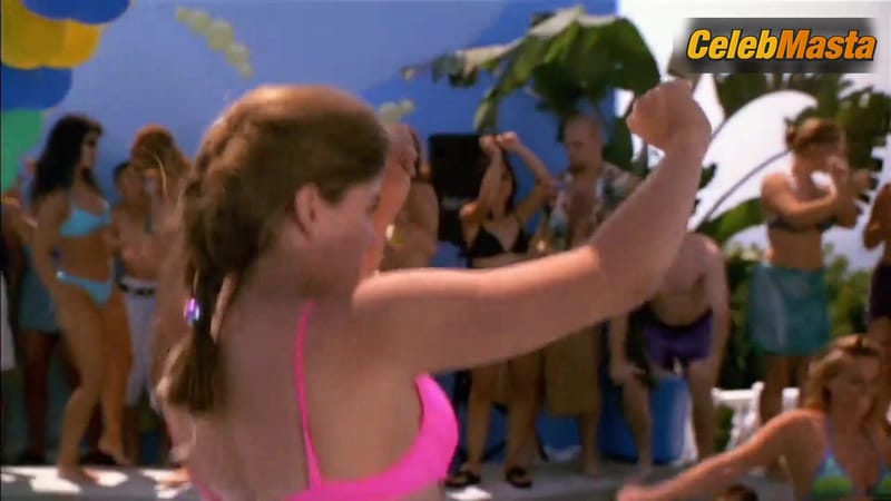 Jodi Lyn O'Keefe's Bikini Scene in She's All That