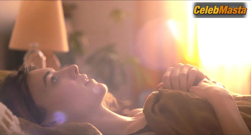 Daisy Edgar-Jones Underwear Scene from Fresh