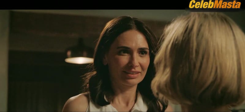 Karolina Wydra and Rhea Seehorn's Lesbian Scene from Pluribus