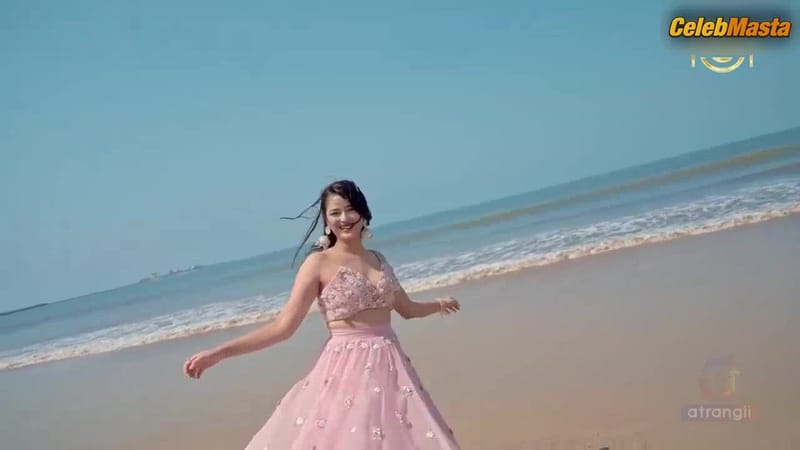 Muskaan Mohnot's Tits Scene in Flaunt