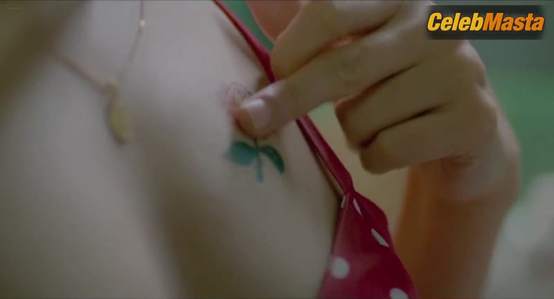 Emmanuelle Seigner and Mathilde Seigner Tits Scene from Le Sourire