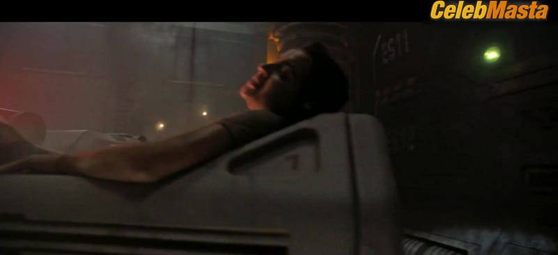 Cailee Spaeny and Isabela Merced Sexy Scene from Alien Romulus