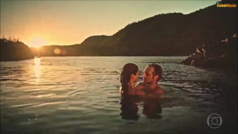 Camila Pitanga Bares Breasts Scene in Velho Chico