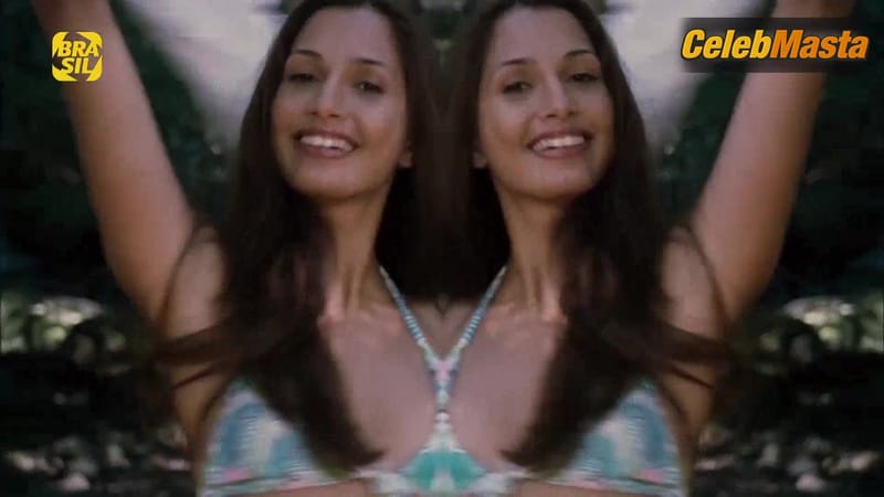 Camila Pitanga's Sexy Scene from Saneamento Basico, O Filme