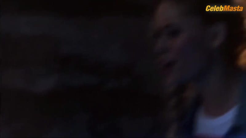 Virginia Gardner and Lyrica Okano's Lesbian Scene from Marvel's Runaways