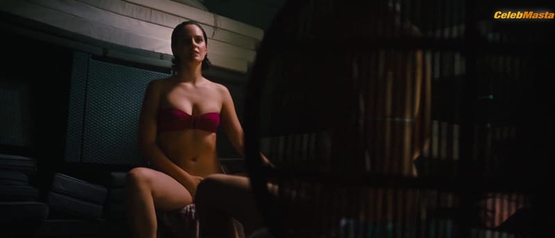 Noemie Merlant and Chacha Huang's Lesbian Scene in Emmanuelle