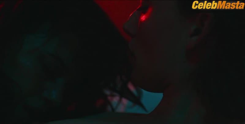 Carla Gugino and Gaite Jansen Show Tits in Lesbian Scene in Leopard Skin