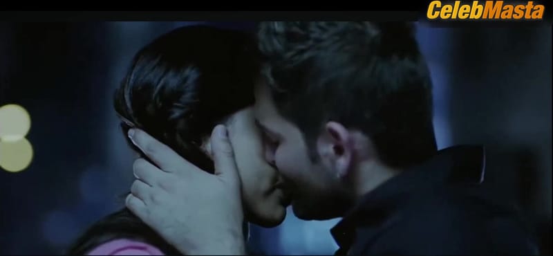 Deepika Padukone Sexy Scene from Lafangey Parindey