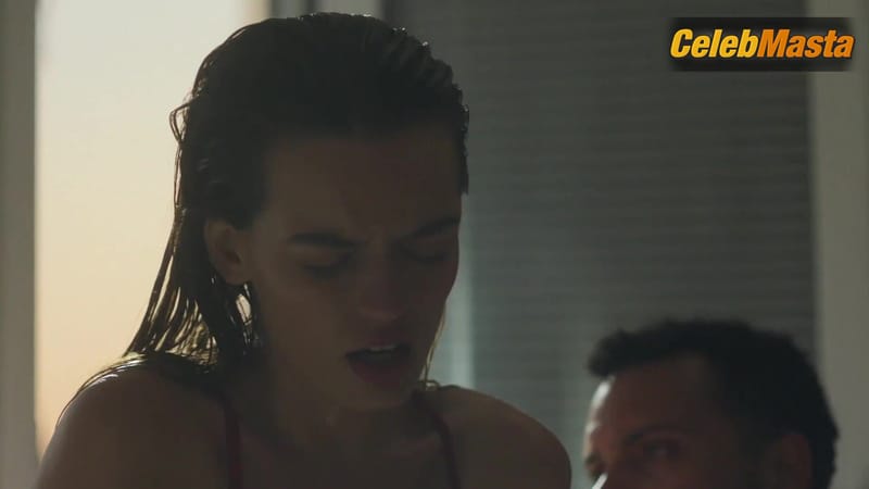 Vicky Krieps and Emma Mackey Share Lesbian Scene in Hot Milk