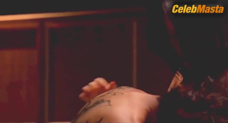 Yoon Jin-Seo's Tits Scene from Heartbreak Hotel