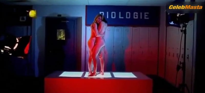 Sarah Carter's Lesbian Scene from Killing Zelda Sparks