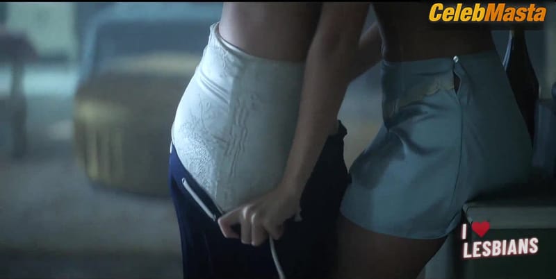 Maria de Nati and Alejandra Onieva's Lesbian, Booty Scene in Las Pelotaris 1926