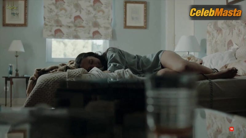 Maria de Nati Butt's Boobs Scene in Todo Por El Juego